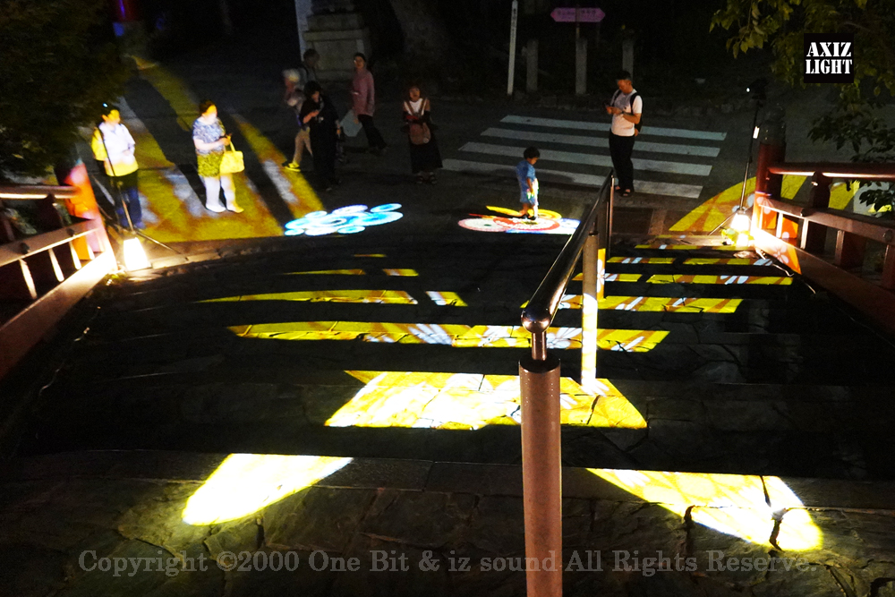 京の七夕 in Uji実施写真（25）宇治川ライトアップ＆京都ライトアップ！宇治の地において天空演出「天の川の出会い」を開催。一年に一度出会う天の川を夜空に描く、壮大な天空の七夕ショーを開催！“一年に一度、願いごとをする”という古くから伝わる七夕の節句の意義や云われを見つめ直し、その伝統を引き継ぎつつ、京都ならではの現代版・七夕まつりとして、京都各地で開催される「京の七夕」と融合して、宇治の風情を醸し出す情緒豊かな「京の七夕 in Uji」を開催いたします。※光りの演出＆ライトアップ＆イルミネーション＆プロジェクションランタン＆投影提灯＆手持ち提灯＆京の七夕。Lighting production and design by AXIZLight, and lighting designer KITATOSHI
／京の七夕 in Ujiイベント運営＆京の七夕 in UjiライトアッププロデュースOneBit（ワンビット）& AXIZ Light（アクシーズライト）& あくち～む（京都ライトアップ照明プロデュースLighting production, 京都イベントプロデュース,京都ライトアップ照明デザインlighting design, 照明デジタルプログラムdigital program）