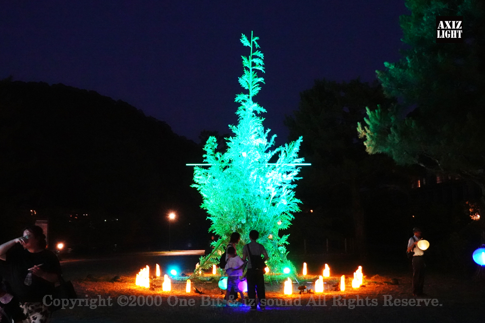 京の七夕 in Uji実施写真（23）宇治川ライトアップ＆京都ライトアップ！宇治の地において天空演出「天の川の出会い」を開催。一年に一度出会う天の川を夜空に描く、壮大な天空の七夕ショーを開催！“一年に一度、願いごとをする”という古くから伝わる七夕の節句の意義や云われを見つめ直し、その伝統を引き継ぎつつ、京都ならではの現代版・七夕まつりとして、京都各地で開催される「京の七夕」と融合して、宇治の風情を醸し出す情緒豊かな「京の七夕 in Uji」を開催いたします。※光りの演出＆ライトアップ＆イルミネーション＆プロジェクションランタン＆投影提灯＆手持ち提灯＆京の七夕。Lighting production and design by AXIZLight, and lighting designer KITATOSHI
／京の七夕 in Ujiイベント運営＆京の七夕 in UjiライトアッププロデュースOneBit（ワンビット）& AXIZ Light（アクシーズライト）& あくち～む（京都ライトアップ照明プロデュースLighting production, 京都イベントプロデュース,京都ライトアップ照明デザインlighting design, 照明デジタルプログラムdigital program）