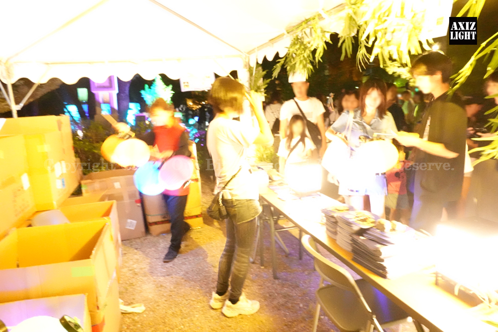 京の七夕 in Uji実施写真（6）宇治川ライトアップ＆京都ライトアップ！宇治の地において天空演出「天の川の出会い」を開催。一年に一度出会う天の川を夜空に描く、壮大な天空の七夕ショーを開催！“一年に一度、願いごとをする”という古くから伝わる七夕の節句の意義や云われを見つめ直し、その伝統を引き継ぎつつ、京都ならではの現代版・七夕まつりとして、京都各地で開催される「京の七夕」と融合して、宇治の風情を醸し出す情緒豊かな「京の七夕 in Uji」を開催いたします。※光りの演出＆ライトアップ＆イルミネーション＆プロジェクションランタン＆投影提灯＆手持ち提灯＆京の七夕。Lighting production and design by AXIZLight, and lighting designer KITATOSHI
／京の七夕 in Ujiイベント運営＆京の七夕 in UjiライトアッププロデュースOneBit（ワンビット）& AXIZ Light（アクシーズライト）& あくち～む（京都ライトアップ照明プロデュースLighting production, 京都イベントプロデュース,京都ライトアップ照明デザインlighting design, 照明デジタルプログラムdigital program）